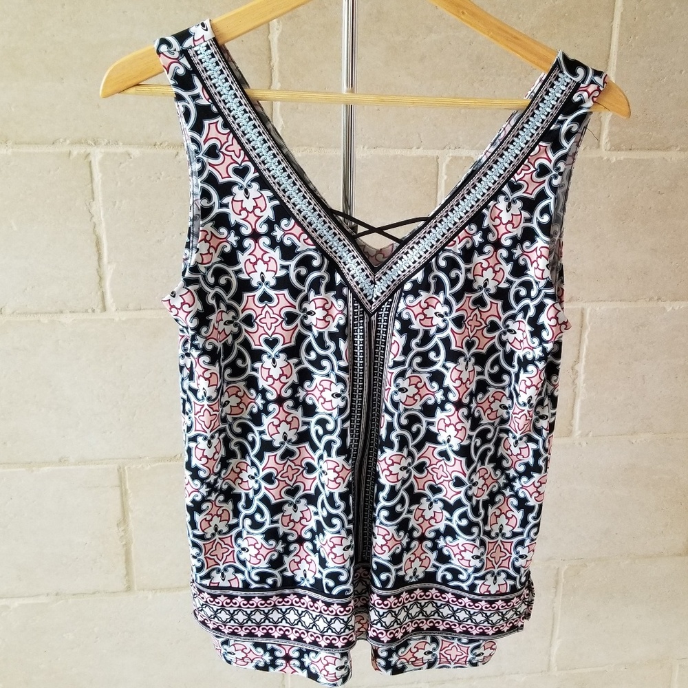 White House Black Market Sleeveless Top 💖